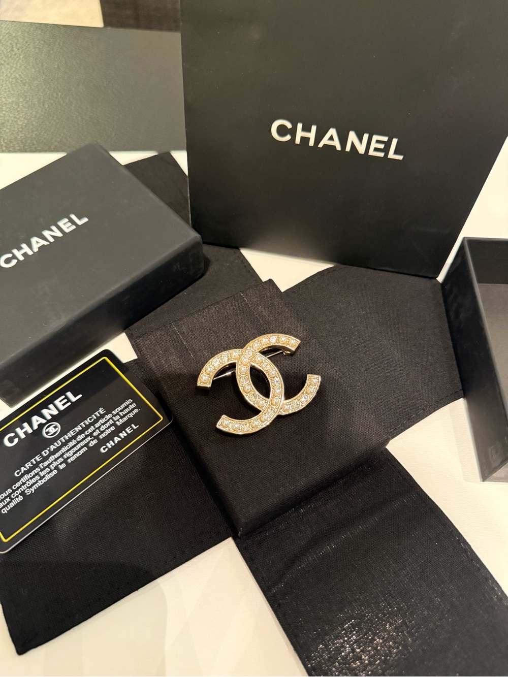 Brand New CHANEL Crystal & Pearl CC Brooch